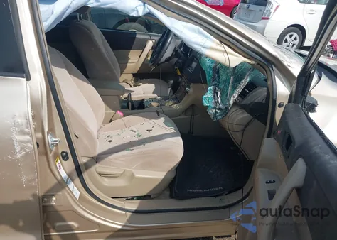 2010 Toyota Highlander Base V6 z USA, uszkodzony, nr VIN JTEBK3EH7A2161451